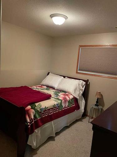 75 Kerr Close, Red Deer, AB - Indoor Photo Showing Bedroom