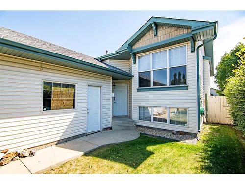 75 Kerr Close, Red Deer, AB - Outdoor