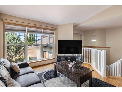 75 Kerr Close, Red Deer, AB - Indoor Photo Showing Living Room