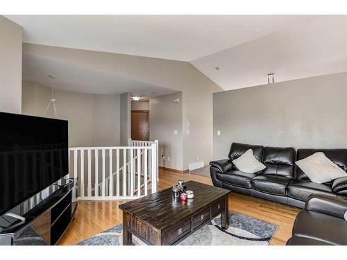 75 Kerr Close, Red Deer, AB - Indoor Photo Showing Living Room