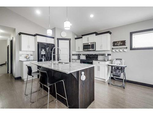 400 Timothy Drive, Red Deer, AB - Indoor Photo Showing Kitchen With Double Sink With Upgraded Kitchen