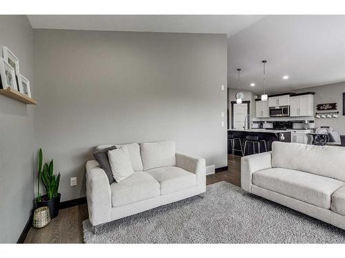 400 Timothy Drive, Red Deer, AB - Indoor Photo Showing Living Room