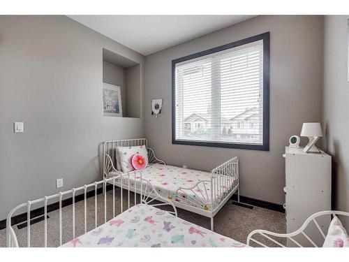 400 Timothy Drive, Red Deer, AB - Indoor Photo Showing Bedroom