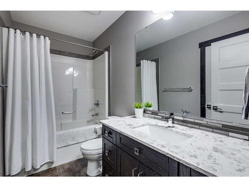 400 Timothy Drive, Red Deer, AB - Indoor Photo Showing Bathroom