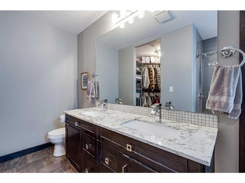 400 Timothy Drive, Red Deer, AB - Indoor Photo Showing Bathroom