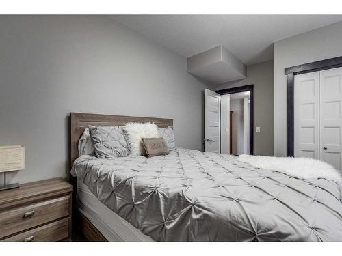 400 Timothy Drive, Red Deer, AB - Indoor Photo Showing Bedroom