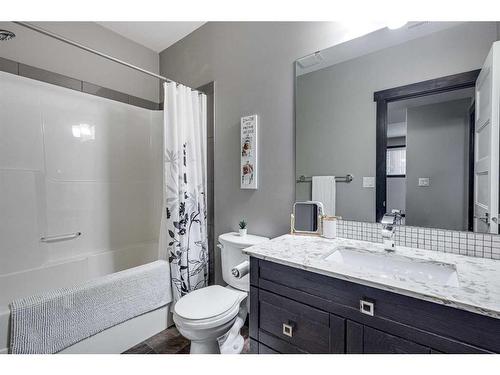 400 Timothy Drive, Red Deer, AB - Indoor Photo Showing Bathroom