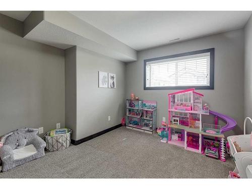 400 Timothy Drive, Red Deer, AB - Indoor Photo Showing Bedroom