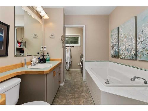 6604 55 Avenue, Camrose, AB - Indoor Photo Showing Bathroom