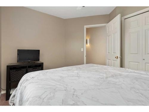 6604 55 Avenue, Camrose, AB - Indoor Photo Showing Bedroom