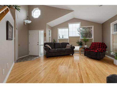 6604 55 Avenue, Camrose, AB - Indoor Photo Showing Living Room