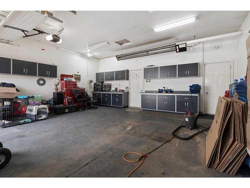 6604 55 Avenue, Camrose, AB - Indoor Photo Showing Garage