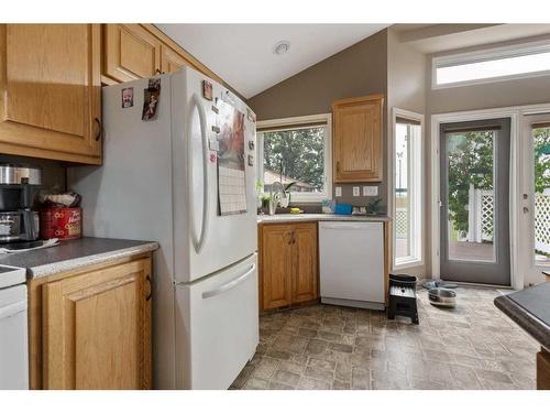 6604 55 Avenue, Camrose, AB - Indoor Photo Showing Kitchen