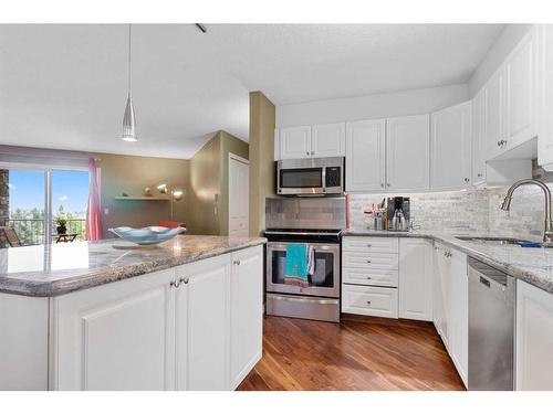 412-60 Lawford Avenue, Red Deer, AB - Indoor Photo Showing Kitchen With Upgraded Kitchen