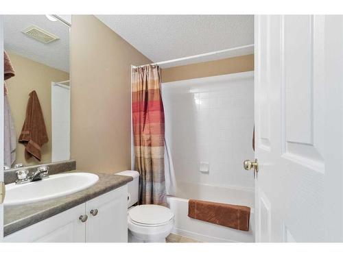 412-60 Lawford Avenue, Red Deer, AB - Indoor Photo Showing Bathroom