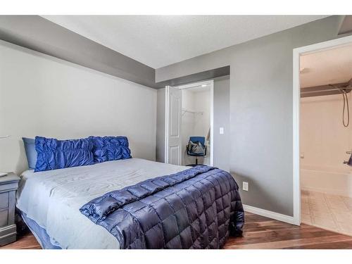 412-60 Lawford Avenue, Red Deer, AB - Indoor Photo Showing Bedroom