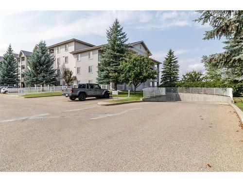 412-60 Lawford Avenue, Red Deer, AB - Outdoor