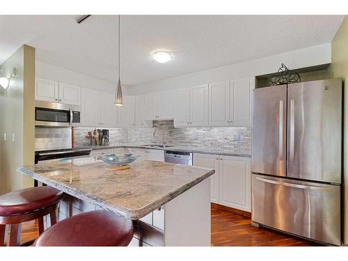 412-60 Lawford Avenue, Red Deer, AB - Indoor Photo Showing Kitchen With Upgraded Kitchen