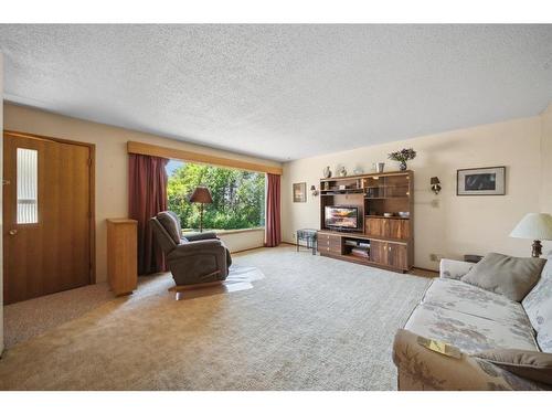 37550 C & E Trail, Rural Red Deer County, AB - Indoor Photo Showing Living Room