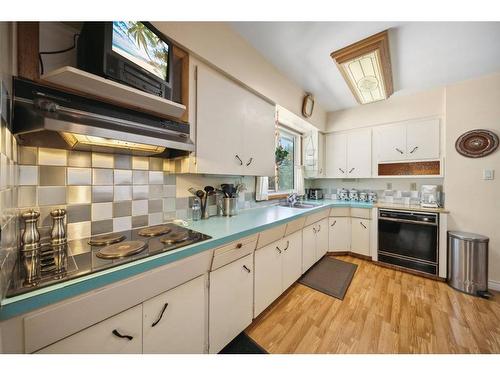 37550 C & E Trail, Rural Red Deer County, AB - Indoor Photo Showing Kitchen