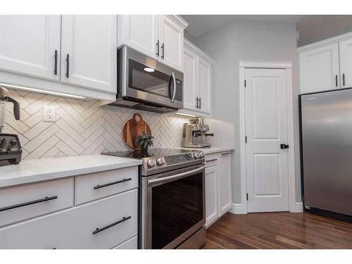 113 Weddell Crescent, Red Deer, AB - Indoor Photo Showing Kitchen With Upgraded Kitchen