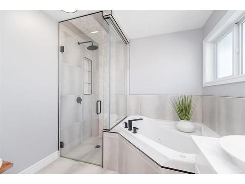 113 Weddell Crescent, Red Deer, AB - Indoor Photo Showing Bathroom