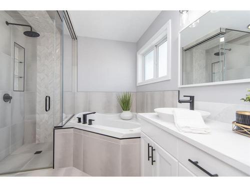 113 Weddell Crescent, Red Deer, AB - Indoor Photo Showing Bathroom