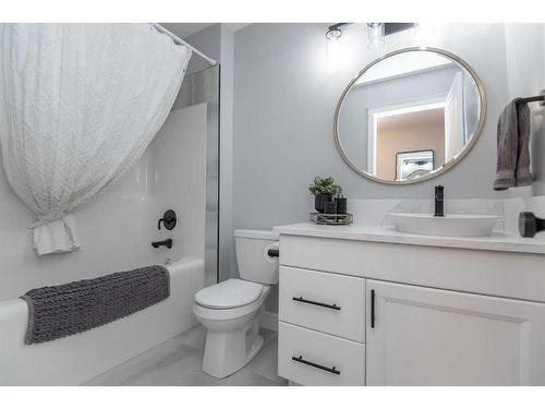 113 Weddell Crescent, Red Deer, AB - Indoor Photo Showing Bathroom