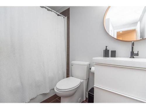 113 Weddell Crescent, Red Deer, AB - Indoor Photo Showing Bathroom