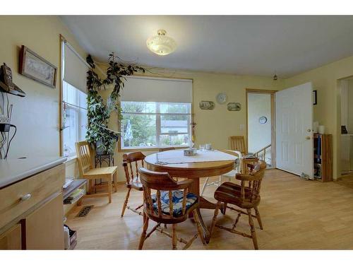 322 Main Street, Elnora, AB - Indoor Photo Showing Dining Room