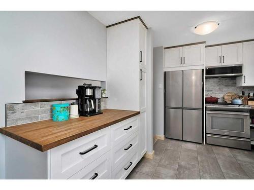 5208 52 Avenue, Eckville, AB - Indoor Photo Showing Kitchen