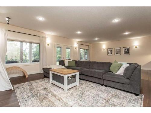 431 Summer Crescent, Rural Ponoka County, AB - Indoor Photo Showing Living Room