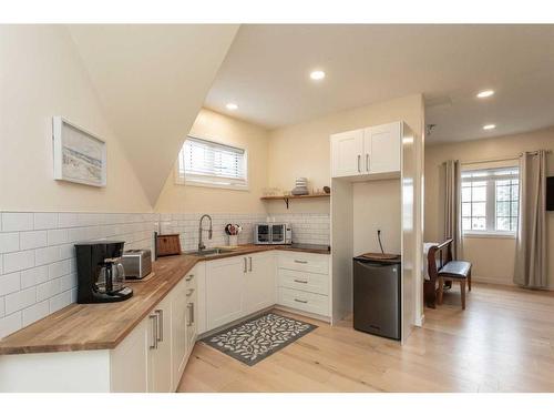 431 Summer Crescent, Rural Ponoka County, AB - Indoor Photo Showing Kitchen