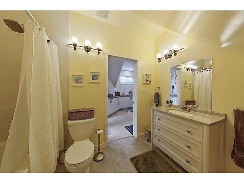 431 Summer Crescent, Rural Ponoka County, AB - Indoor Photo Showing Bathroom