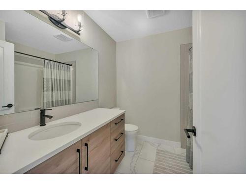 20 Ellington Crescent, Red Deer, AB - Indoor Photo Showing Bathroom