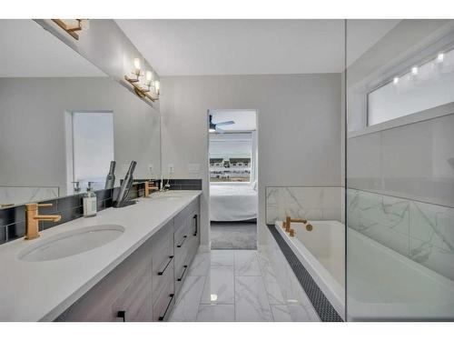 20 Ellington Crescent, Red Deer, AB - Indoor Photo Showing Bathroom