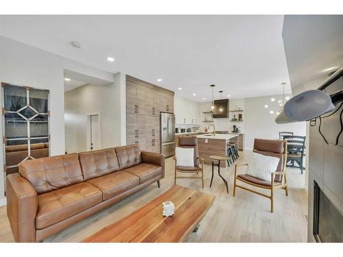 20 Ellington Crescent, Red Deer, AB - Indoor Photo Showing Living Room