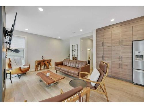 20 Ellington Crescent, Red Deer, AB - Indoor Photo Showing Living Room