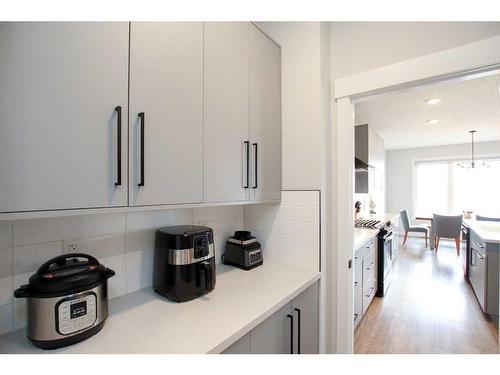 33 Larratt Close, Red Deer, AB - Indoor Photo Showing Kitchen