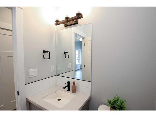 33 Larratt Close, Red Deer, AB - Indoor Photo Showing Bathroom