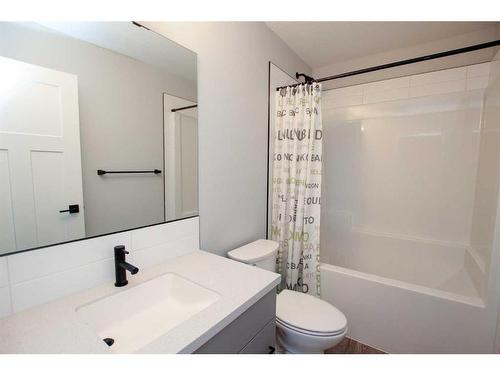 33 Larratt Close, Red Deer, AB - Indoor Photo Showing Bathroom