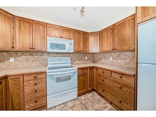 14-100 Legacy Lane, Rimbey, AB - Indoor Photo Showing Kitchen