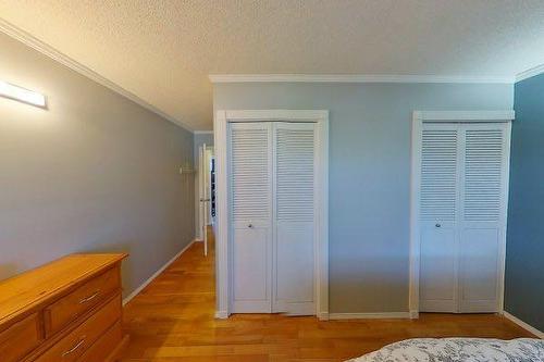 214 8 Avenue Ne, Sundre, AB - Indoor Photo Showing Bedroom