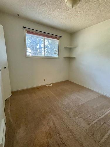 214 8 Avenue Ne, Sundre, AB - Indoor Photo Showing Other Room