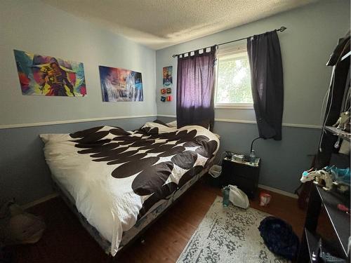 214 8 Avenue Ne, Sundre, AB - Indoor Photo Showing Bedroom