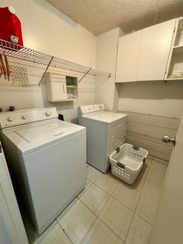 214 8 Avenue Ne, Sundre, AB - Indoor Photo Showing Laundry Room