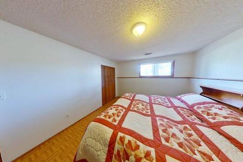 214 8 Avenue Ne, Sundre, AB - Indoor Photo Showing Bedroom