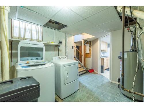 4607 54 Street, Stettler, AB - Indoor Photo Showing Laundry Room