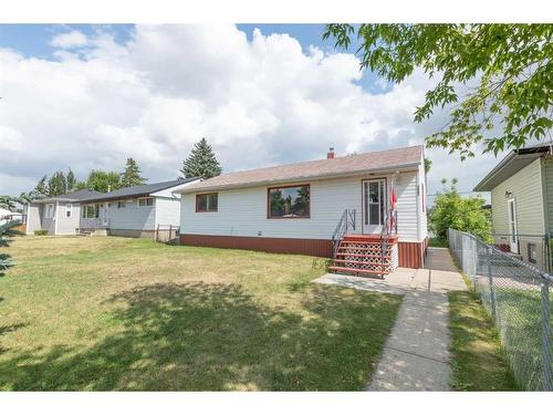 4607 54 Street, Stettler, AB - Outdoor