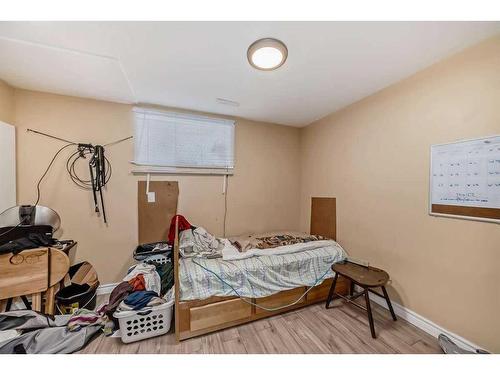 2714 74 Avenue Se, Calgary, AB - Indoor Photo Showing Bedroom